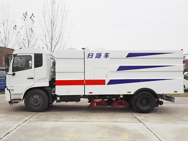 東風天錦掃路車