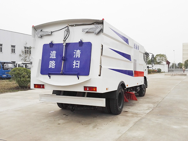 東風天錦掃路車